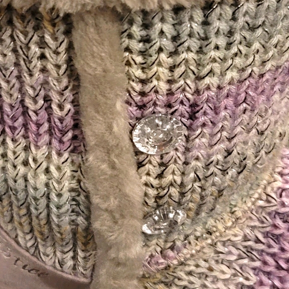 Anyone need winter boots now!! - Picture 3 of 4